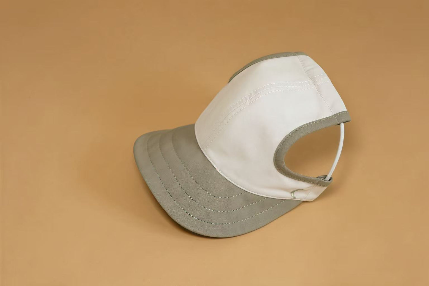 Chalky Hat – UV & Rain Protection for Pets