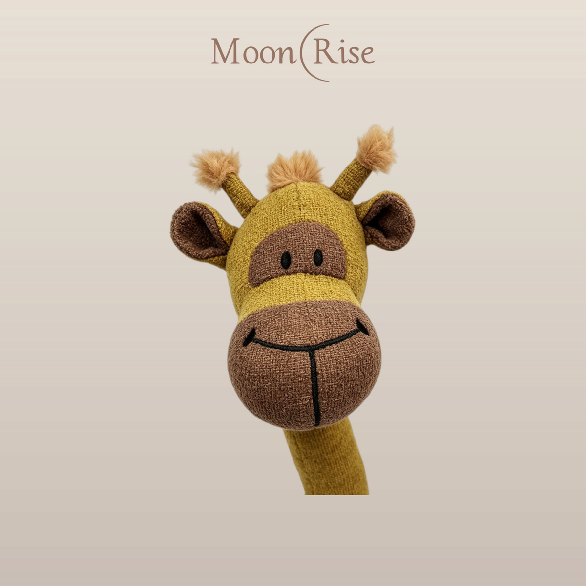 MoonRise 針織長頸鹿玩偶，具有可愛的棕色與黃色調，質感柔軟舒適，適合兒童的毛絨玩具。
